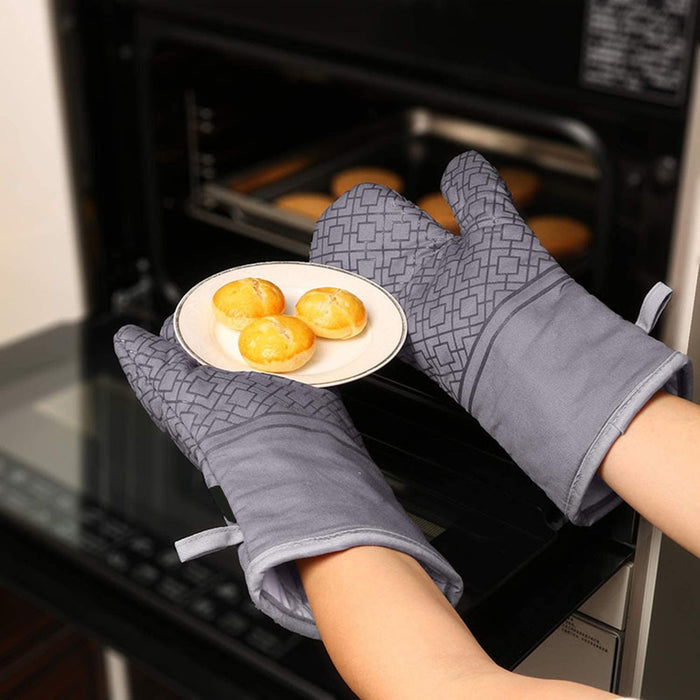 Oven Gloves and Pot Holder